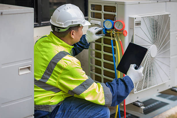 Professional Hvac technician working in Broomall, PA